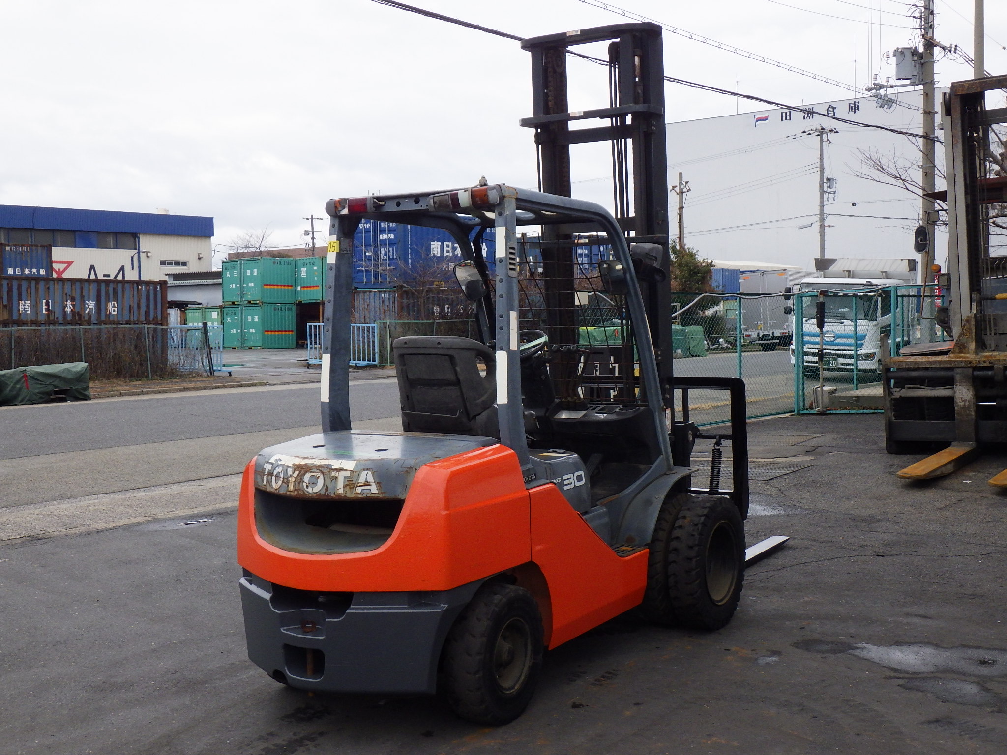 Xe nâng dầu 3 tấn TOYOTA 8FD30 số tự động – Nâng cao 5m, gật gù, lốp kép, động cơ 3Z siêu bền – Nhập khẩu từ Nhật Bản
