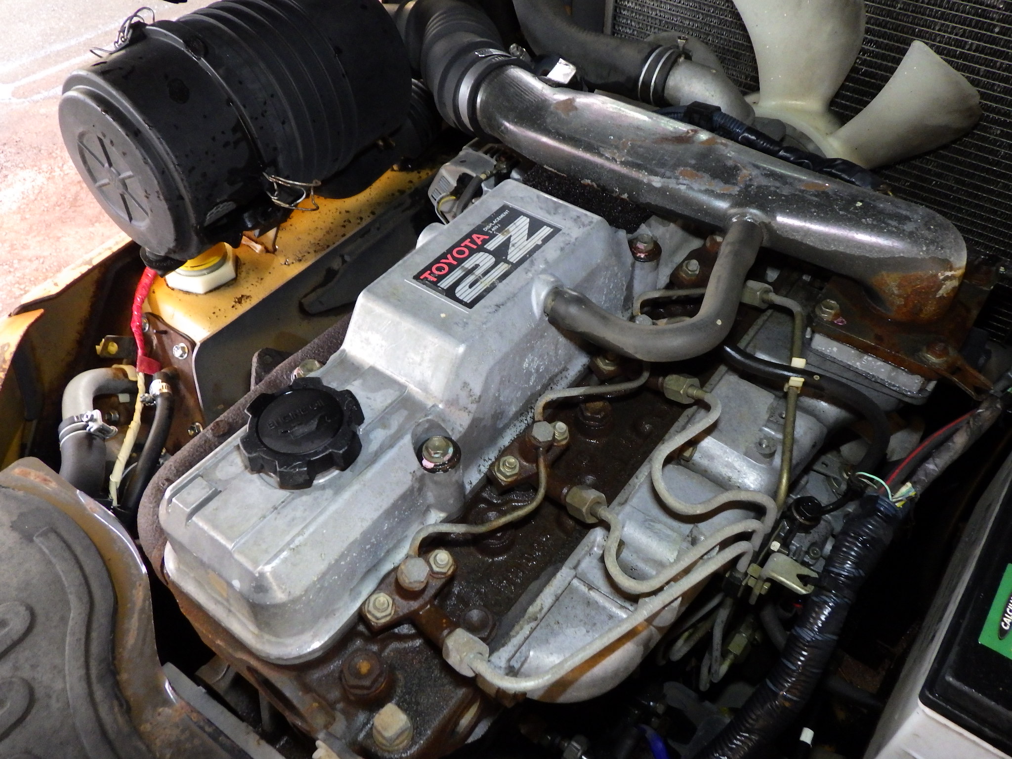 Xe nâng dầu 2,5 tấn TOYOTA 7FD25 số sàn, gật gù, lốp kép
