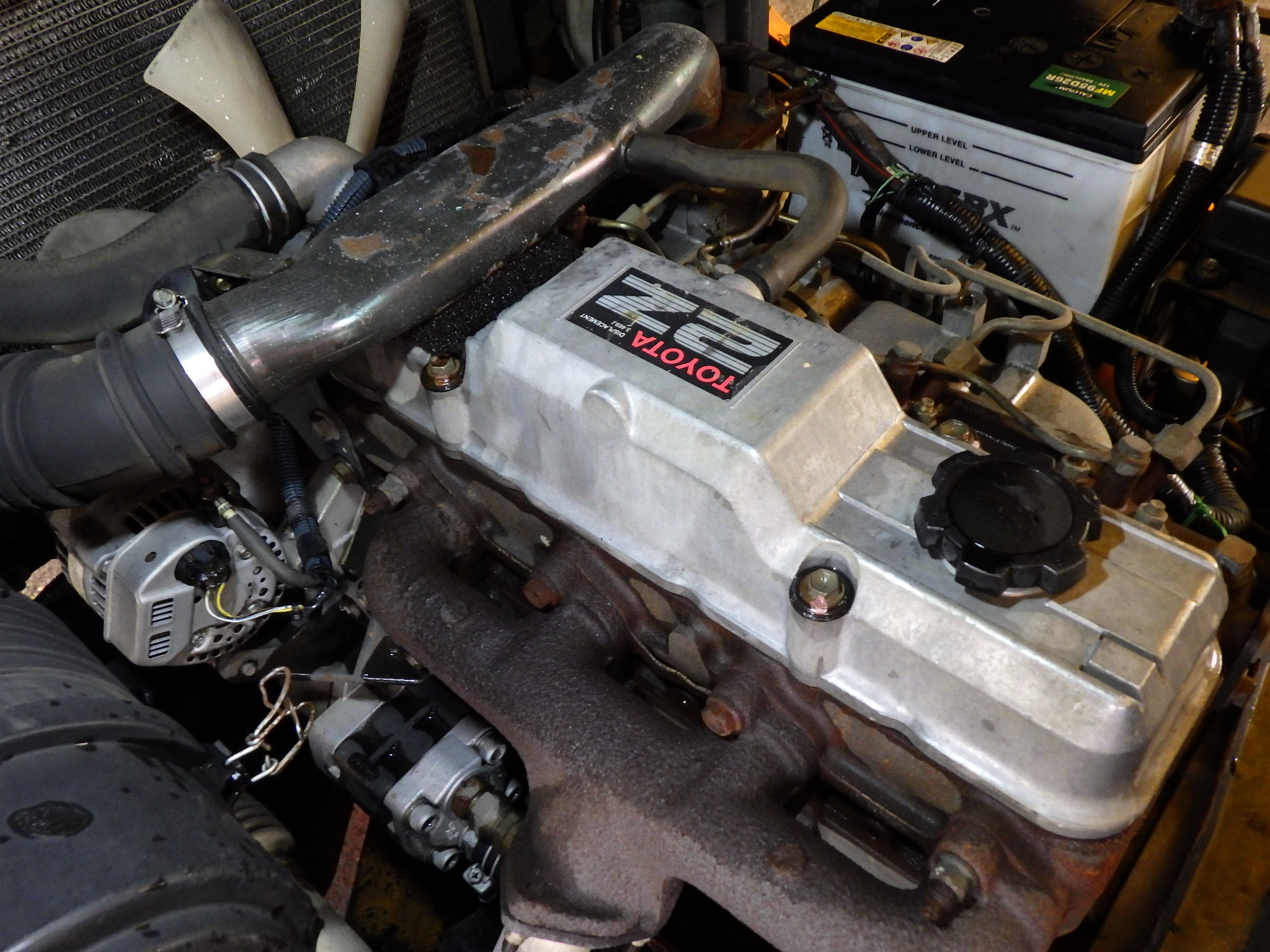 Xe nâng dầu 2,5 tấn TOYOTA 7FD25 số sàn, gật gù, lốp kép