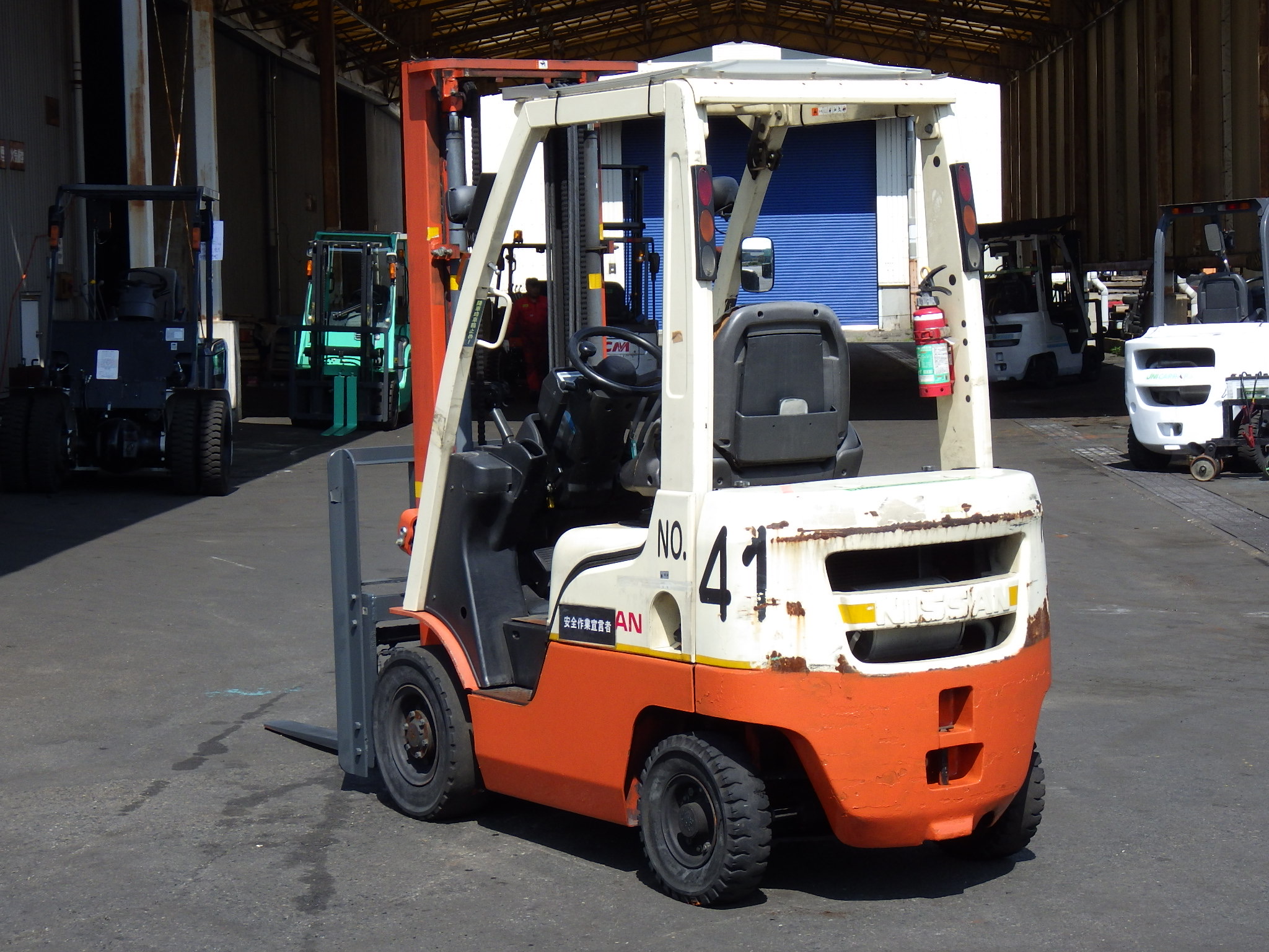 Xe nâng dầu 1,5 tấn NISSAN F1F1A15 Số tự động, dịch giá nâng cao 3,5 m đời 2011