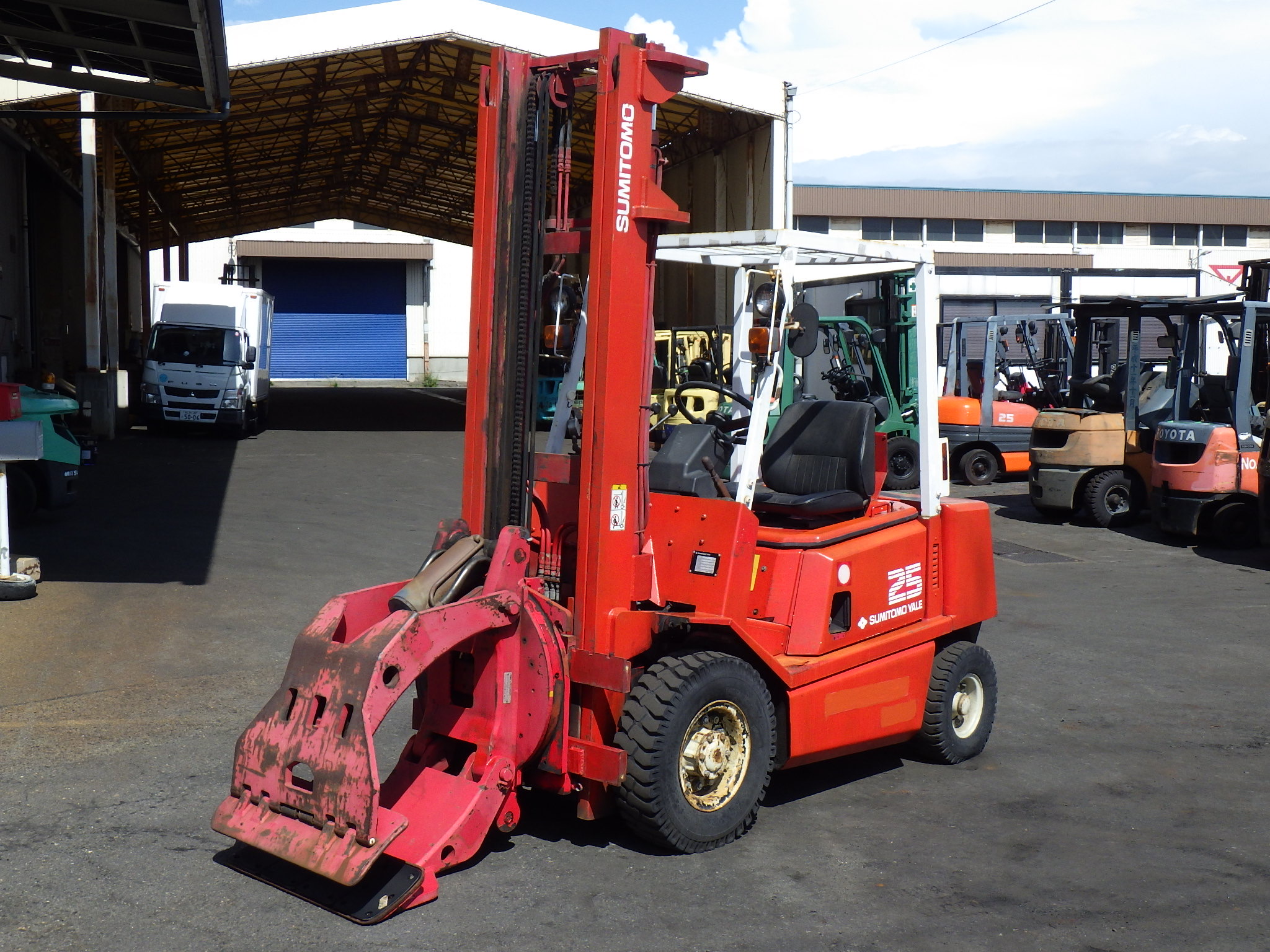 Xe nâng 2,5 tấn Sumitomo 11-FD25PVIXA số tự động lắp kẹp giấy