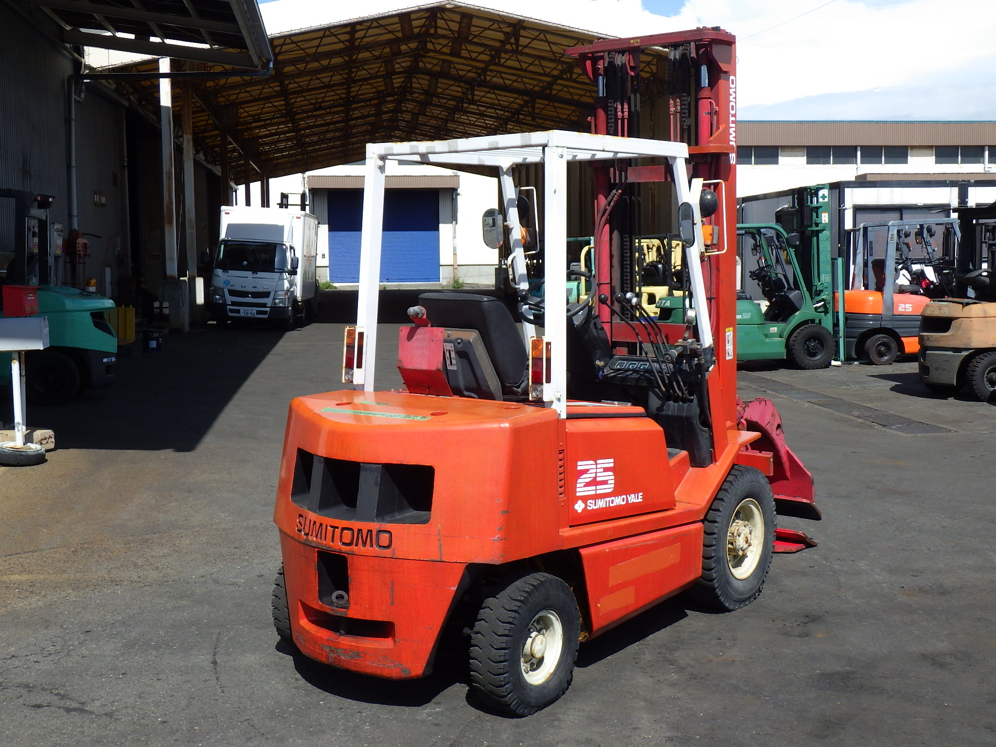 Xe nâng 2,5 tấn Sumitomo 11-FD25PVIXA số tự động lắp kẹp giấy