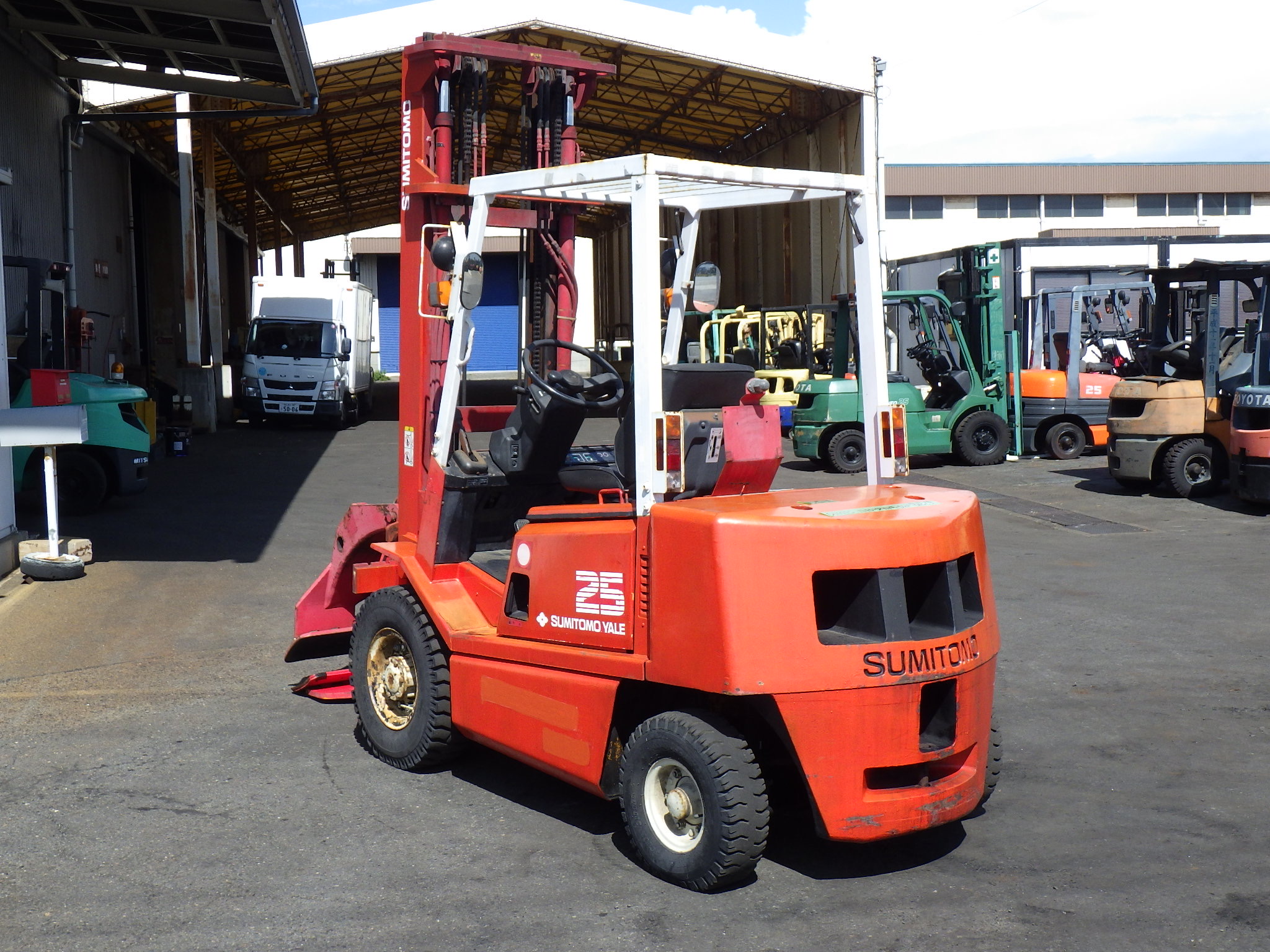 Xe nâng 2,5 tấn Sumitomo 11-FD25PVIXA số tự động lắp kẹp giấy