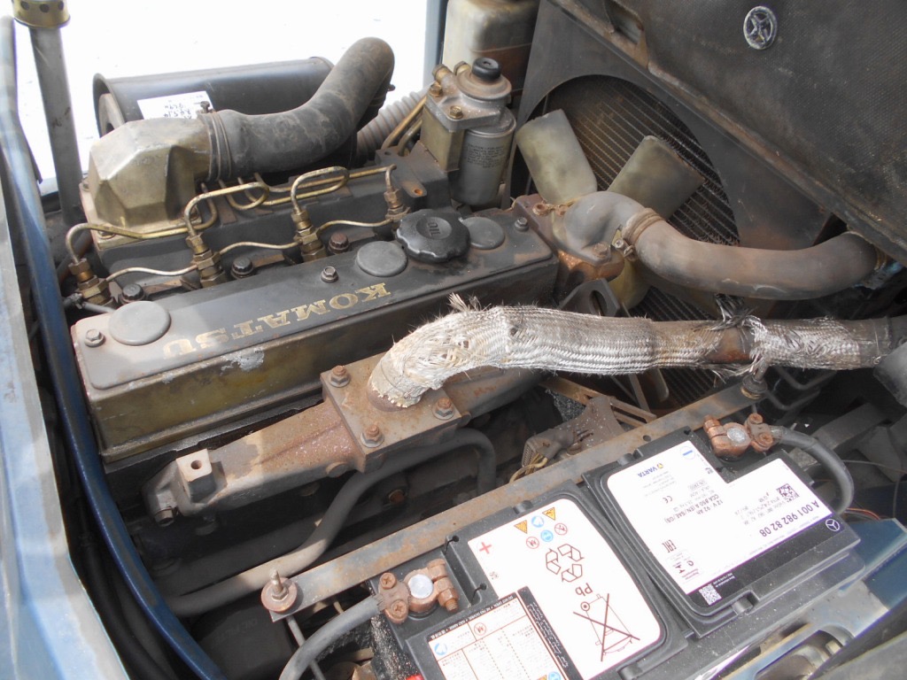 Xe nâng dầu 2,5 tấn Komatsu FD25-11 số sàn, gật gù lốp kép, tháp 4m cực đẹp