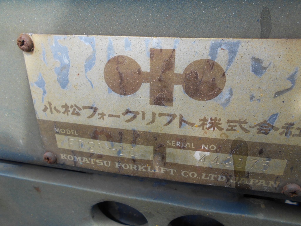 Xe nâng dầu 2,5 tấn Komatsu FD25-11 số sàn, gật gù lốp kép, tháp 4m cực đẹp