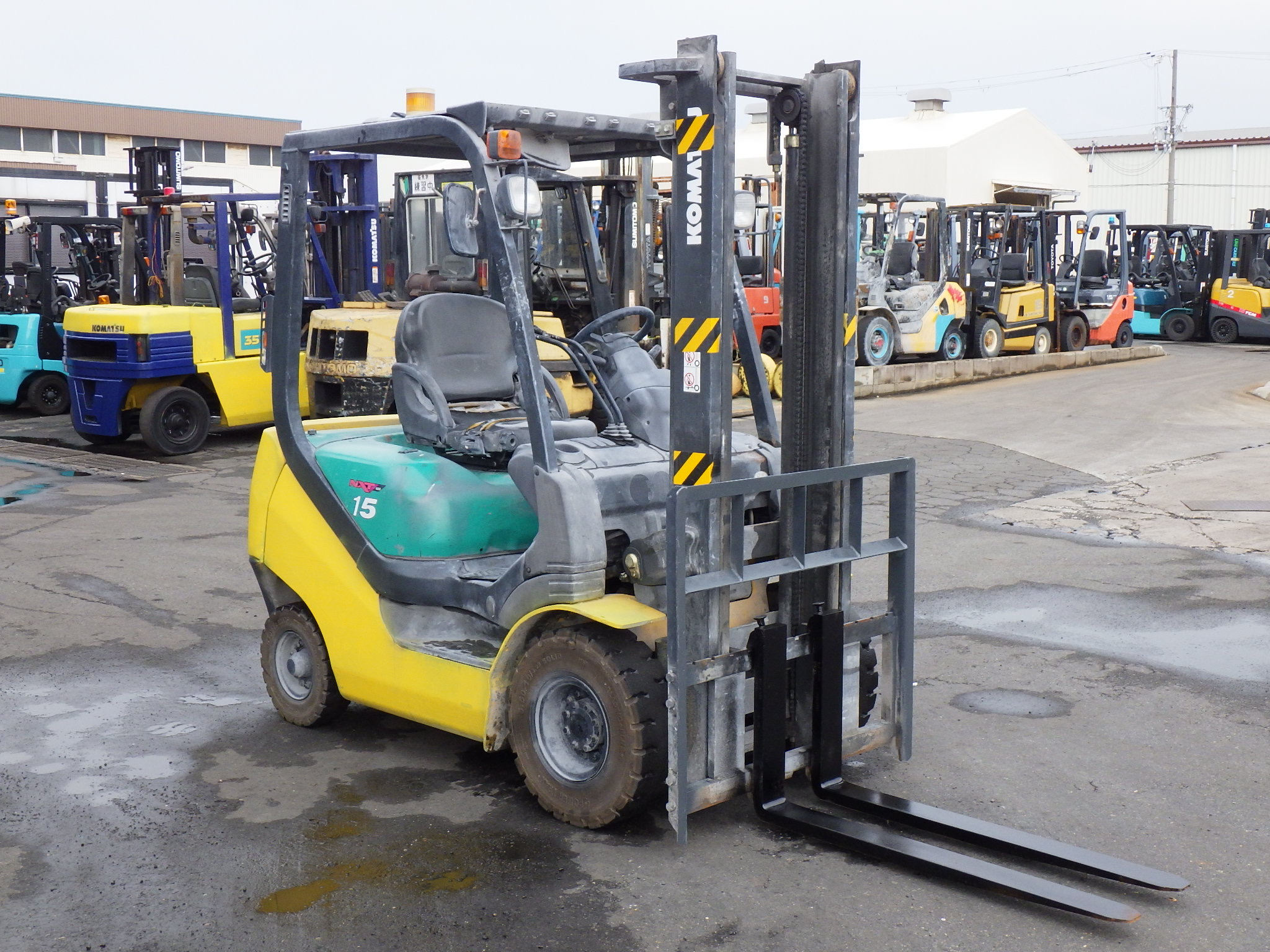 Xe nâng 1,5 tấn KOMATSU FD15T-20 số tự động đời cao, hoạt động ít giờ
