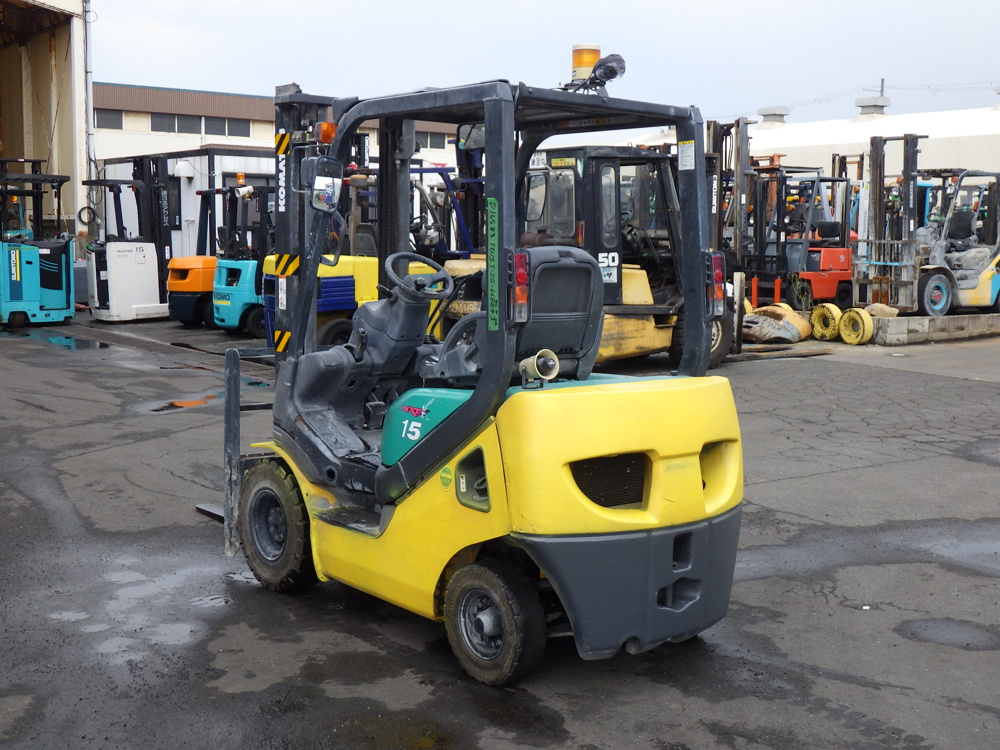 Xe nâng 1,5 tấn KOMATSU FD15T-20 số tự động đời cao, hoạt động ít giờ