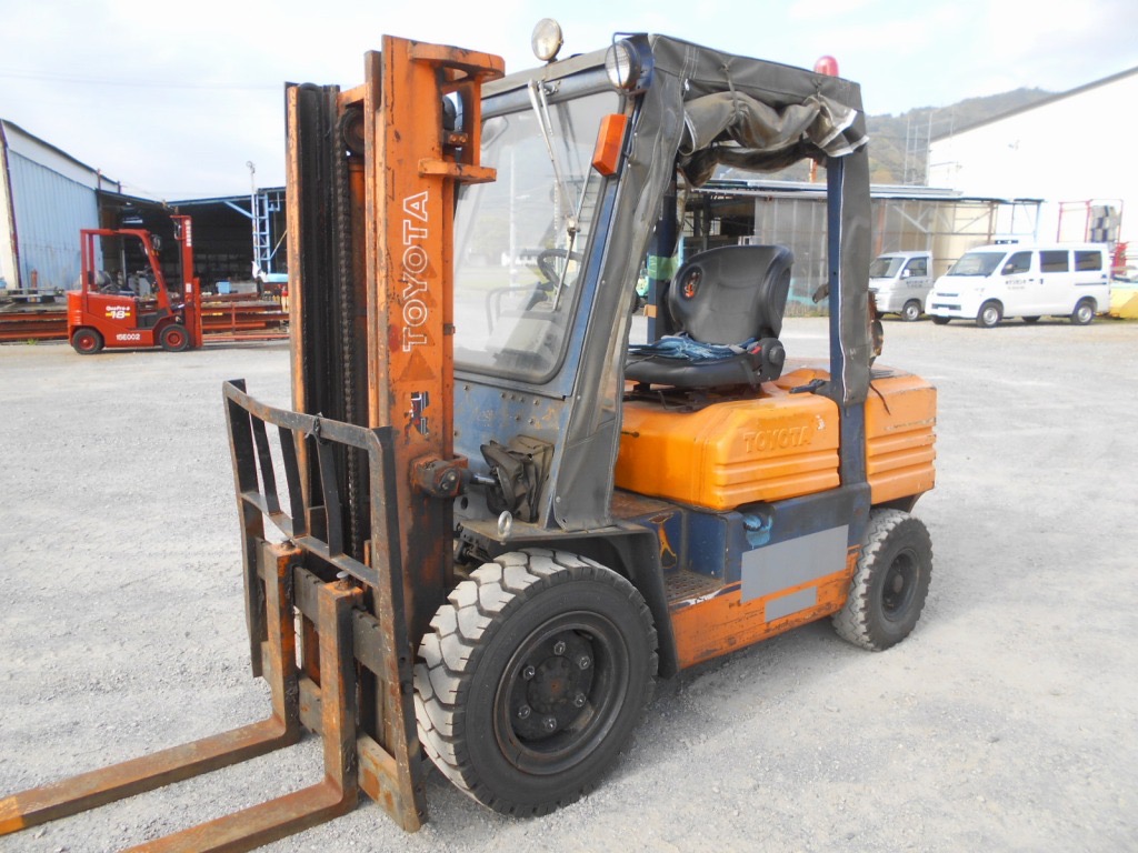 Xe nâng dầu 3 tấn TOYOTA 5FD30 số tự động, nâng cao 3 m. Xe cực chất, giá tốt