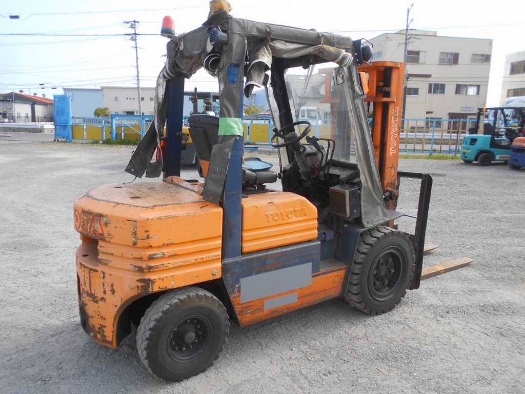 Xe nâng dầu 3 tấn TOYOTA 5FD30 số tự động, nâng cao 3 m. Xe cực chất, giá tốt