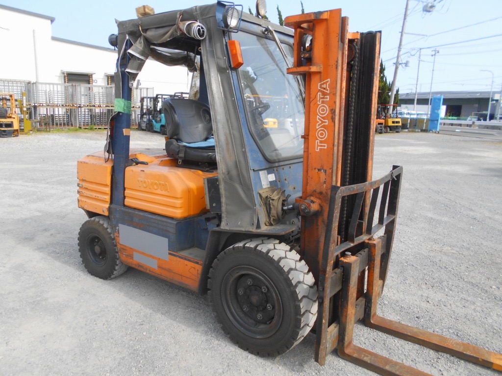 Xe nâng dầu 3 tấn TOYOTA 5FD30 số tự động, nâng cao 3 m. Xe cực chất, giá tốt