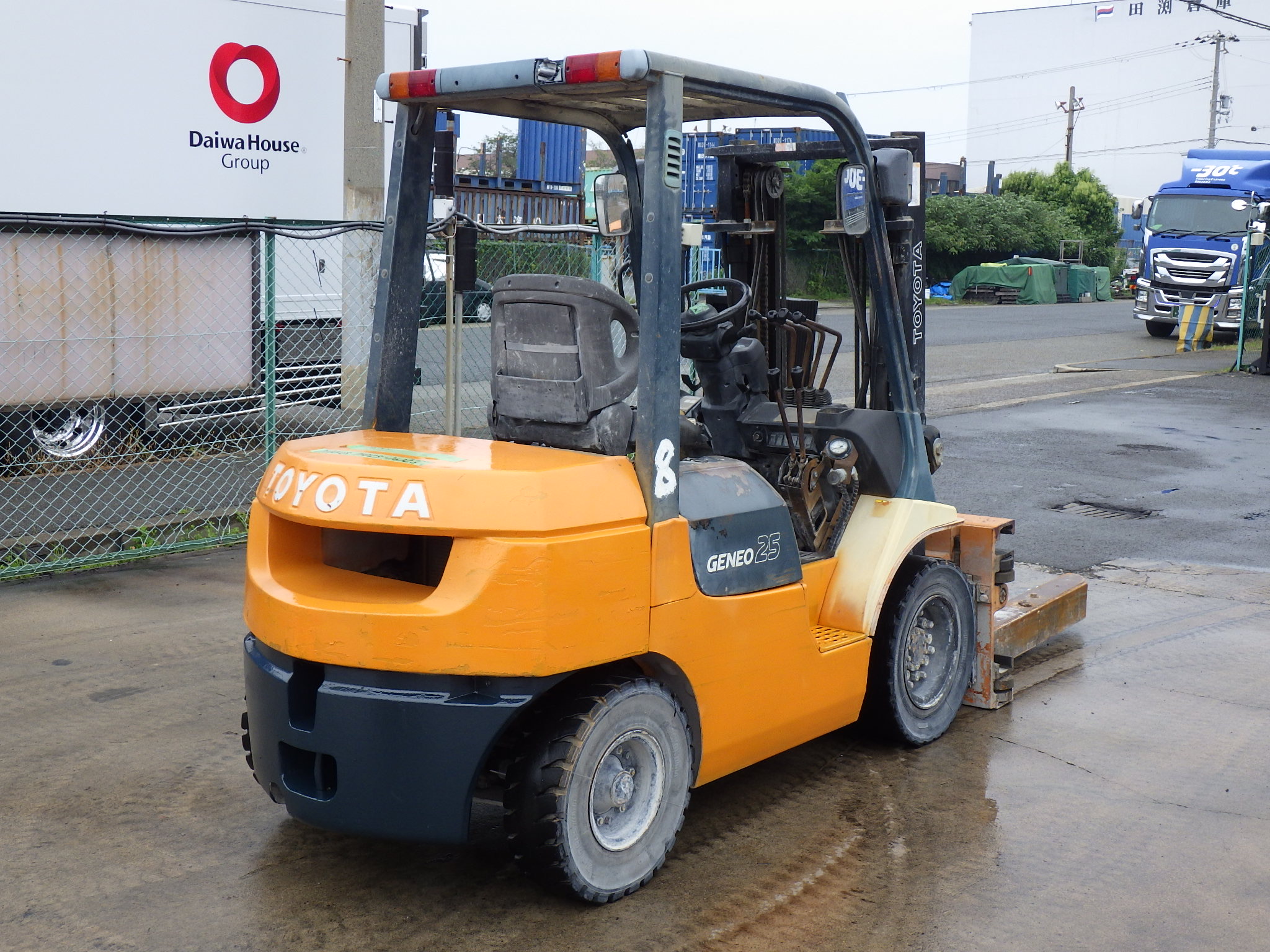 Xe nâng dầu 2,5 tấn TOYOTA 7FD25 số tự động lắp kẹp hoạt động ít giờ