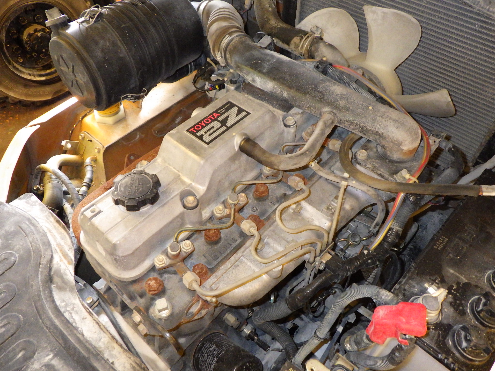 Xe nâng dầu 2,5 tấn TOYOTA 7FD25 số tự động lắp kẹp hoạt động ít giờ