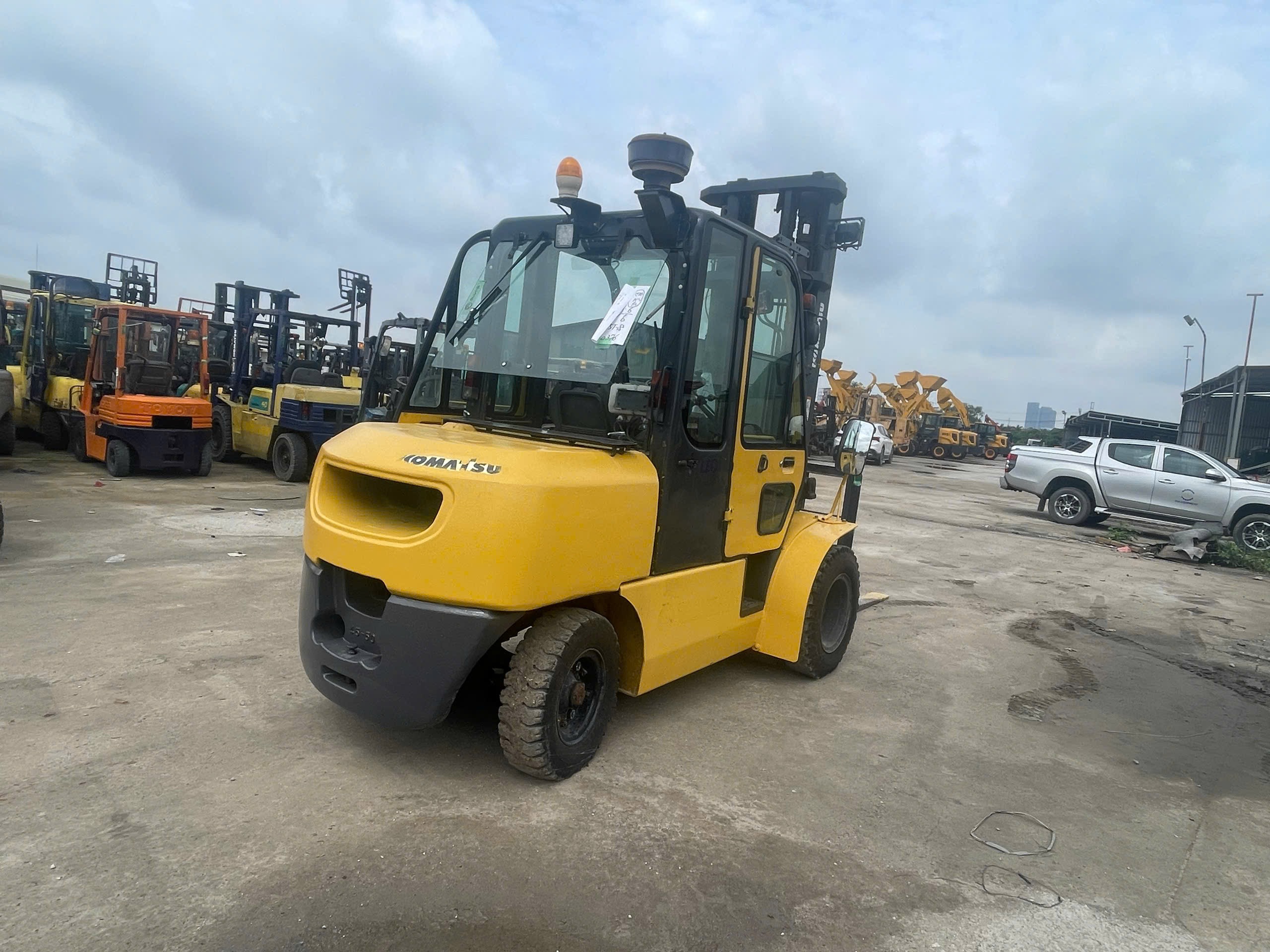 Xe nâng dầu 4,5 tấn KOMATSU FD45T-8 Kim cơ, dịch giá, nâng cao 4,5m