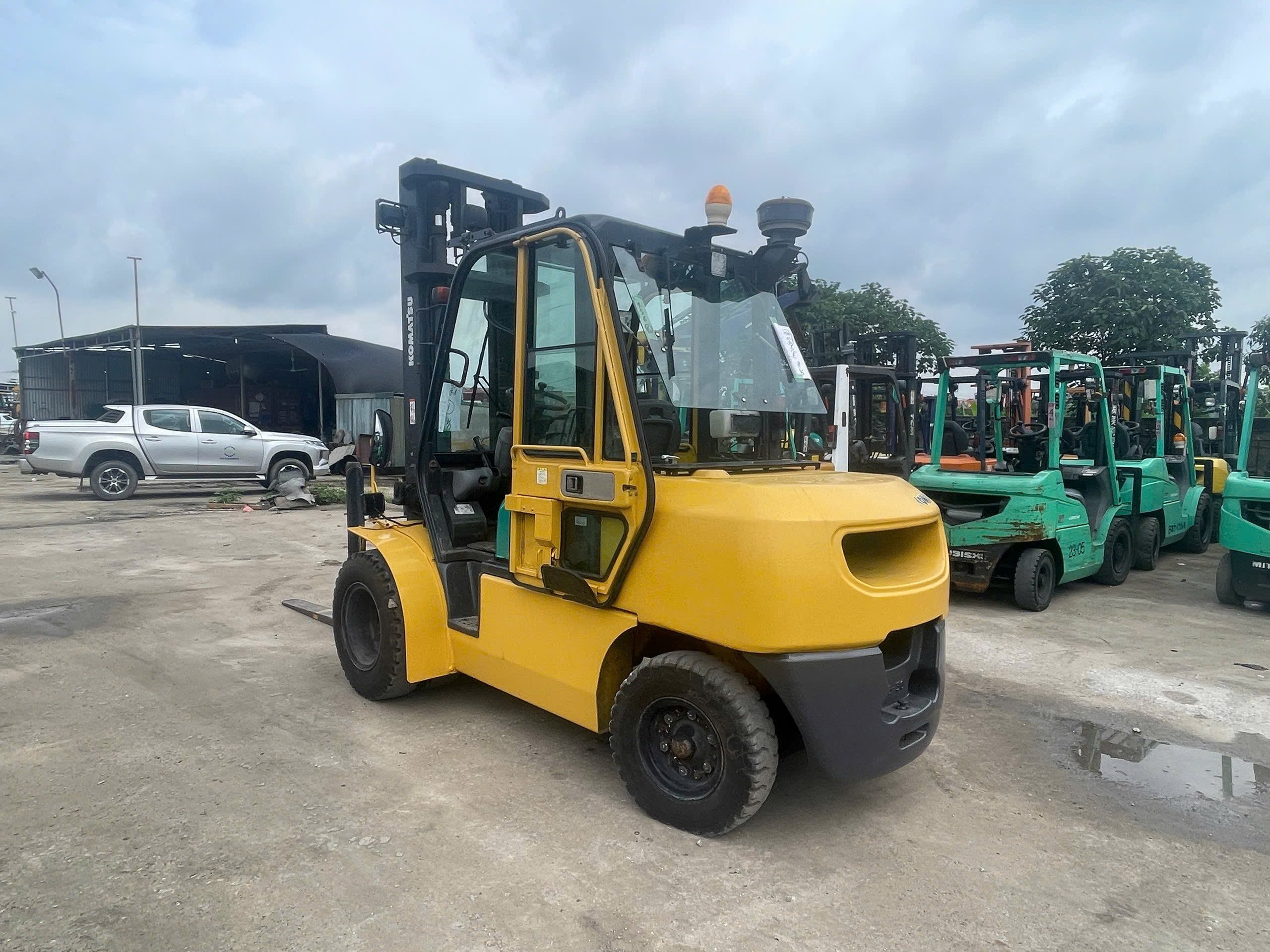 Xe nâng dầu 4,5 tấn KOMATSU FD45T-8 Kim cơ, dịch giá, nâng cao 4,5m