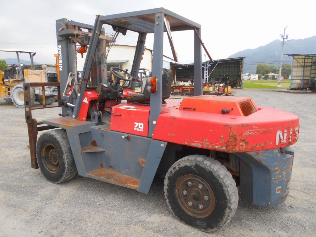 Xe nâng dầu 7 tấn NISSAN  DF05A70 sản xuất 1996. Xe chất, giá rẻ