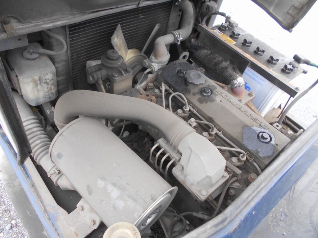 Xe nâng dầu 2,5 tấn Komatsu FD25-11 số sàn, gật gù lốp kép nhập Nhật giá rẻ