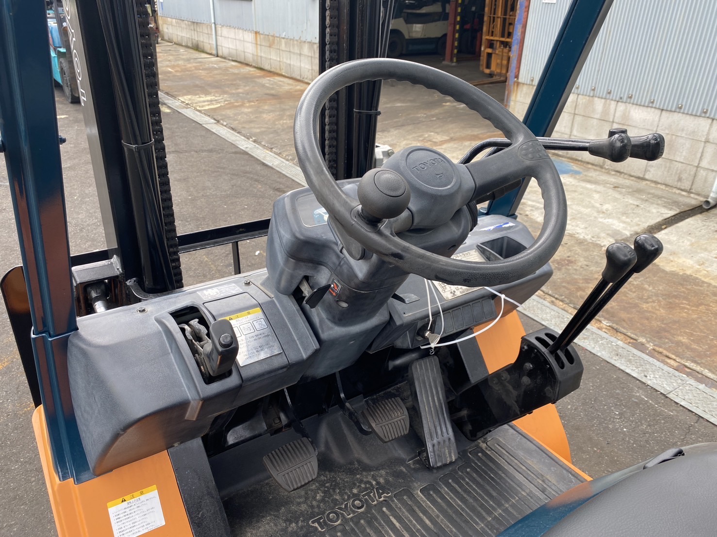 Xe nâng dầu 2 tấn TOYOTA 7FD20 số sàn nhập khẩu từ Nhật giá rẻ