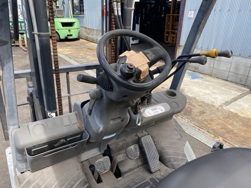 Xe nâng dầu 2,5 tấn TCM FD25T3 số tự động, gật gù động cơ TD27 bền bỉ Nhập Nhật