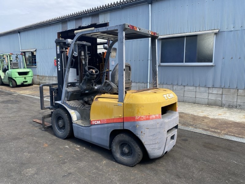 Xe nâng dầu 2,5 tấn TCM FD25T3 số tự động, gật gù động cơ TD27 bền bỉ Nhập Nhật