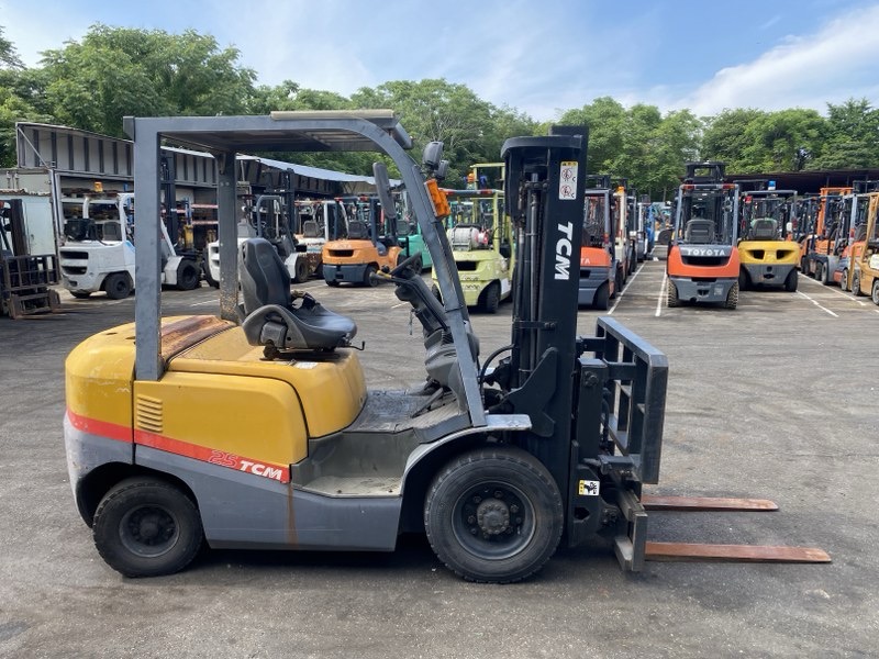 Xe nâng dầu 2,5 tấn TCM FD25T3 số tự động, gật gù động cơ TD27 bền bỉ Nhập Nhật