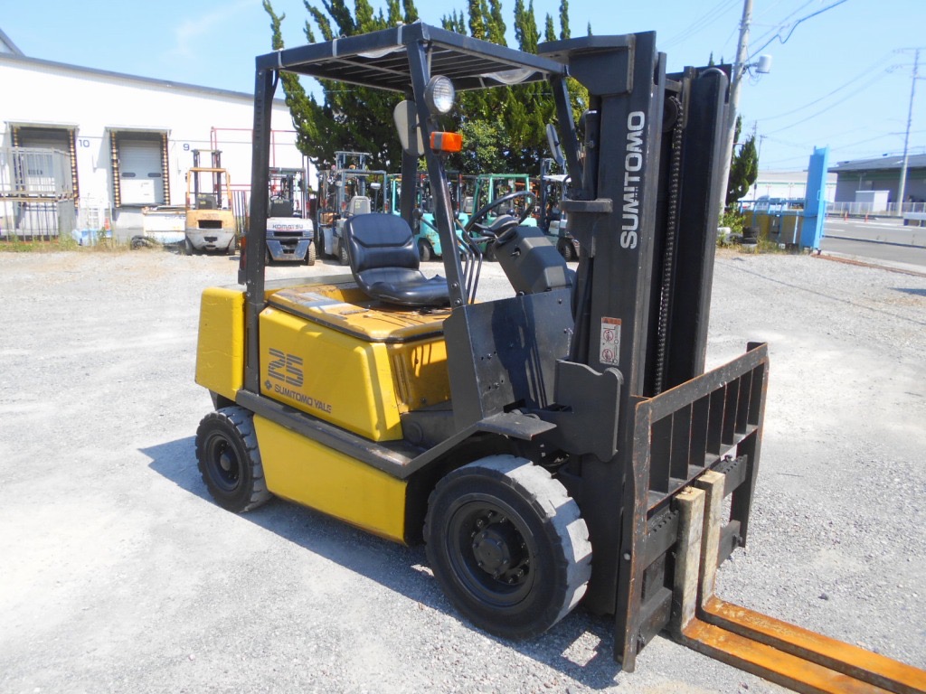 Xe nâng dầu 2,5 tấn SUMITOMO 11-FD25PVIXA số tự động, mâm xoay cực đẹp nhập Nhật