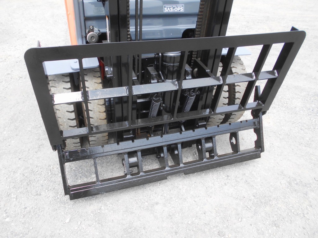 Xe nâng dầu 2,5 tấn TOYOTA 8FD25 số sàn, gật gù (lật đổ), lốp kép, nâng cao 4 m