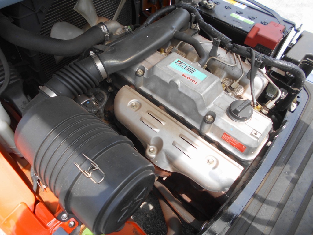 Xe nâng dầu 2,5 tấn TOYOTA 8FD25 số sàn, gật gù (lật đổ), lốp kép, nâng cao 4 m