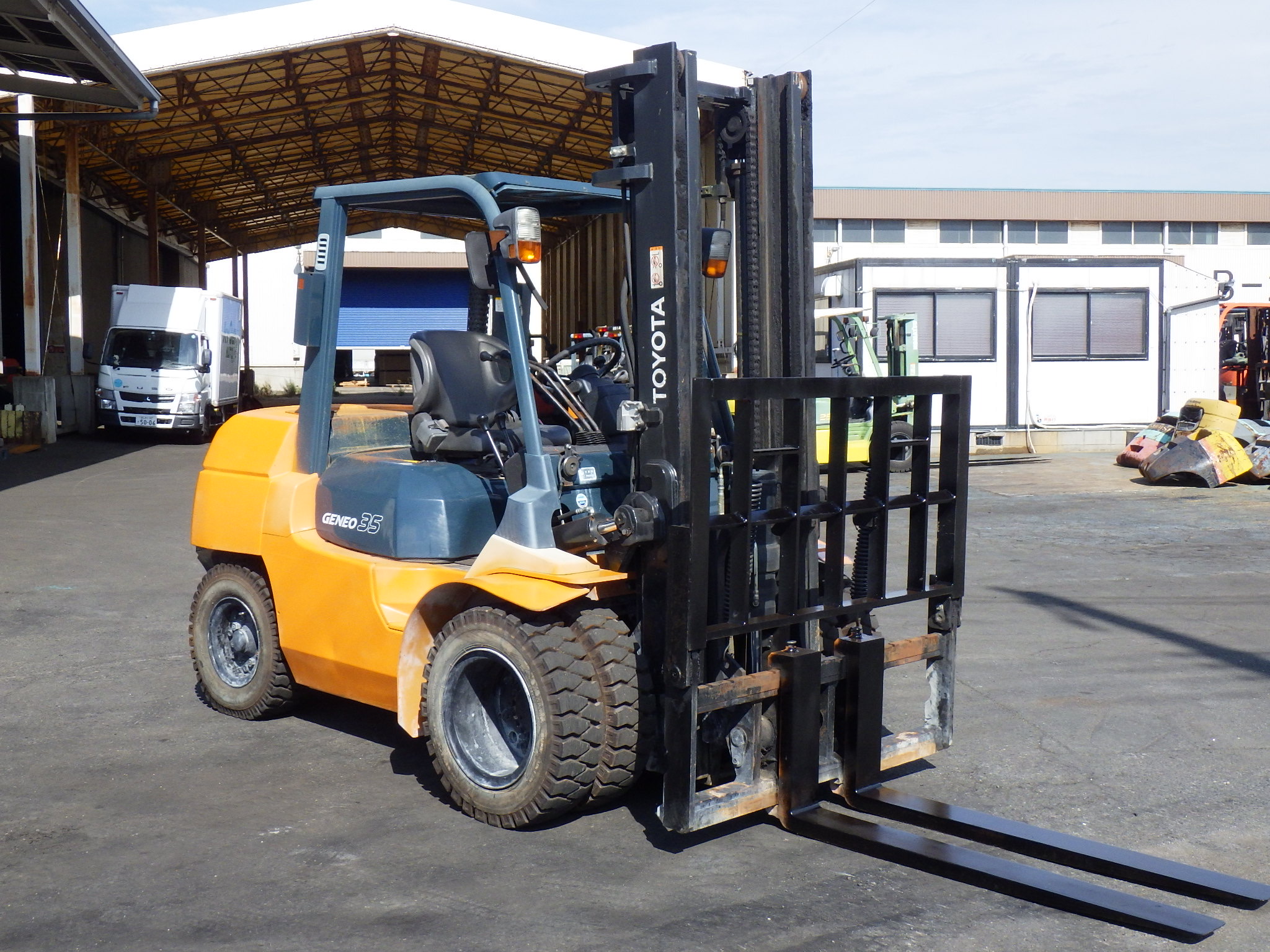 Xe nâng dầu 3,5 tấn TOYOTA 7FD35 số sàn, lốp kép, gật gù siêu đẹp đời 2014