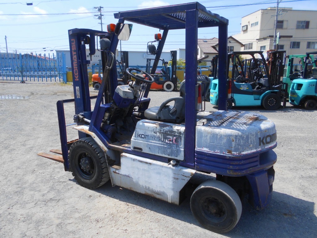 Xe nâng dầu 2 tấn Komatsu FD20-11 số tự động Nhập Nhật giá rẻ