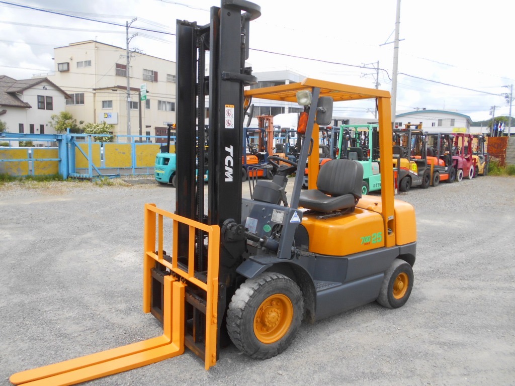 Xe nâng dầu 2,5 tấn TCM FD25Z5 số sàn, dịch giá nâng cao 4 m nhập Nhật