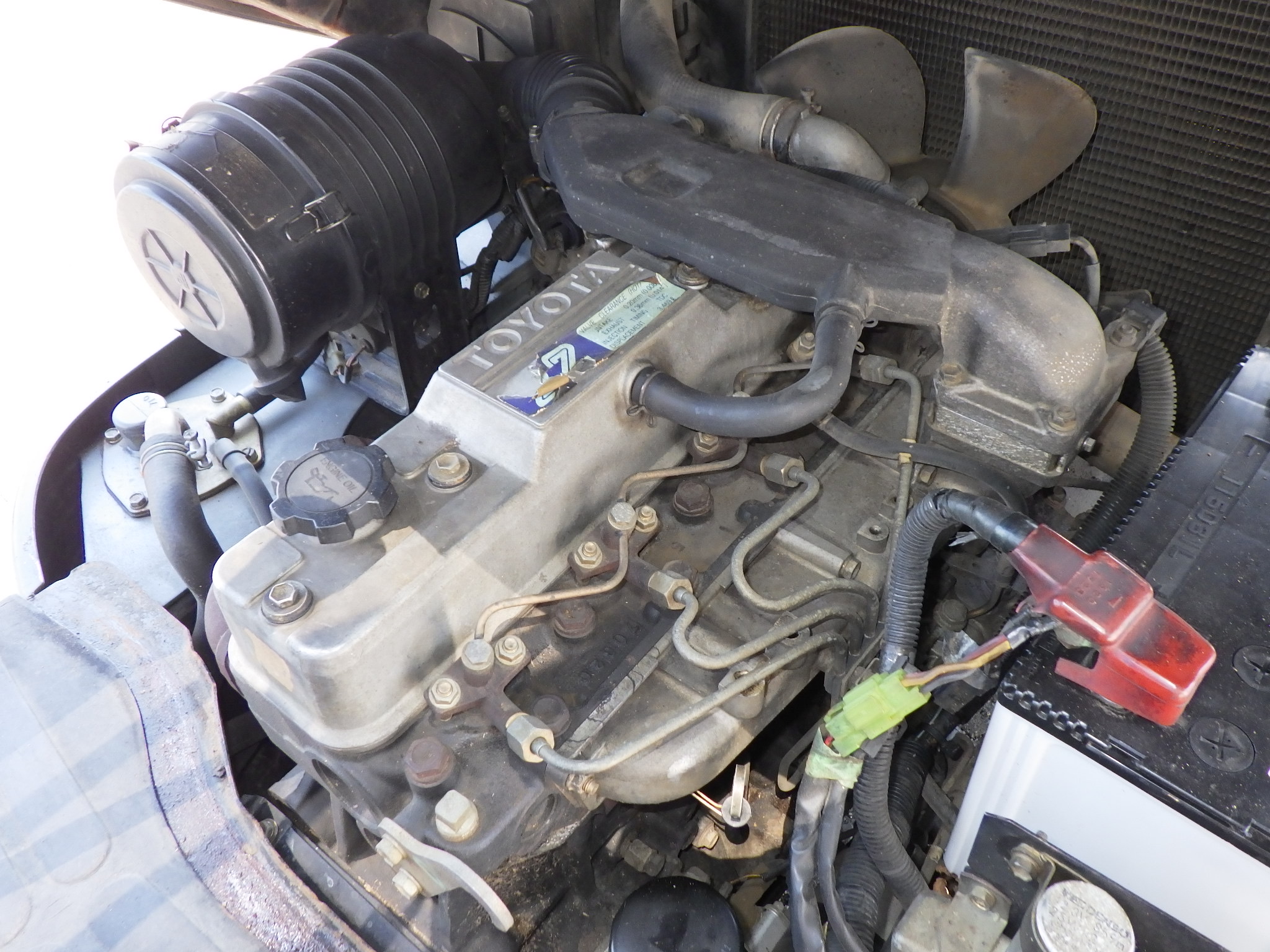 Xe nâng dầu 2,5 tấn TOYOTA 6FD25 số sàn, gật gù (lật đổ), lốp kép