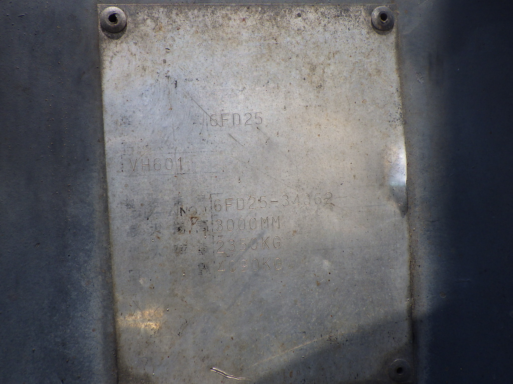 Xe nâng dầu 2,5 tấn TOYOTA 6FD25 số sàn, gật gù (lật đổ), lốp kép