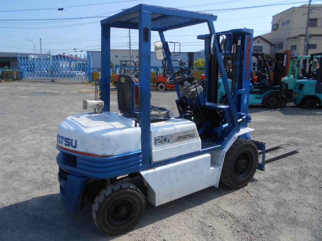 Xe nâng dầu 2 tấn Komatsu FD20-11 số sàn, mâm xoay Nhập Nhật giá rẻ