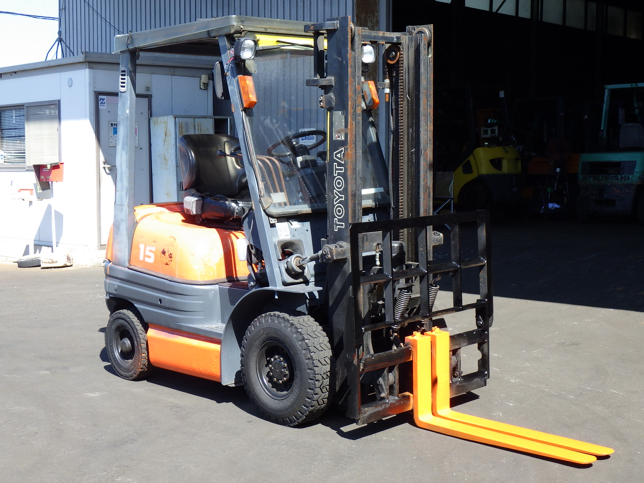 Xe nâng dầu 1,5 tấn TOYOTA 6FD15 số tự động, gật gù nhập Nhật