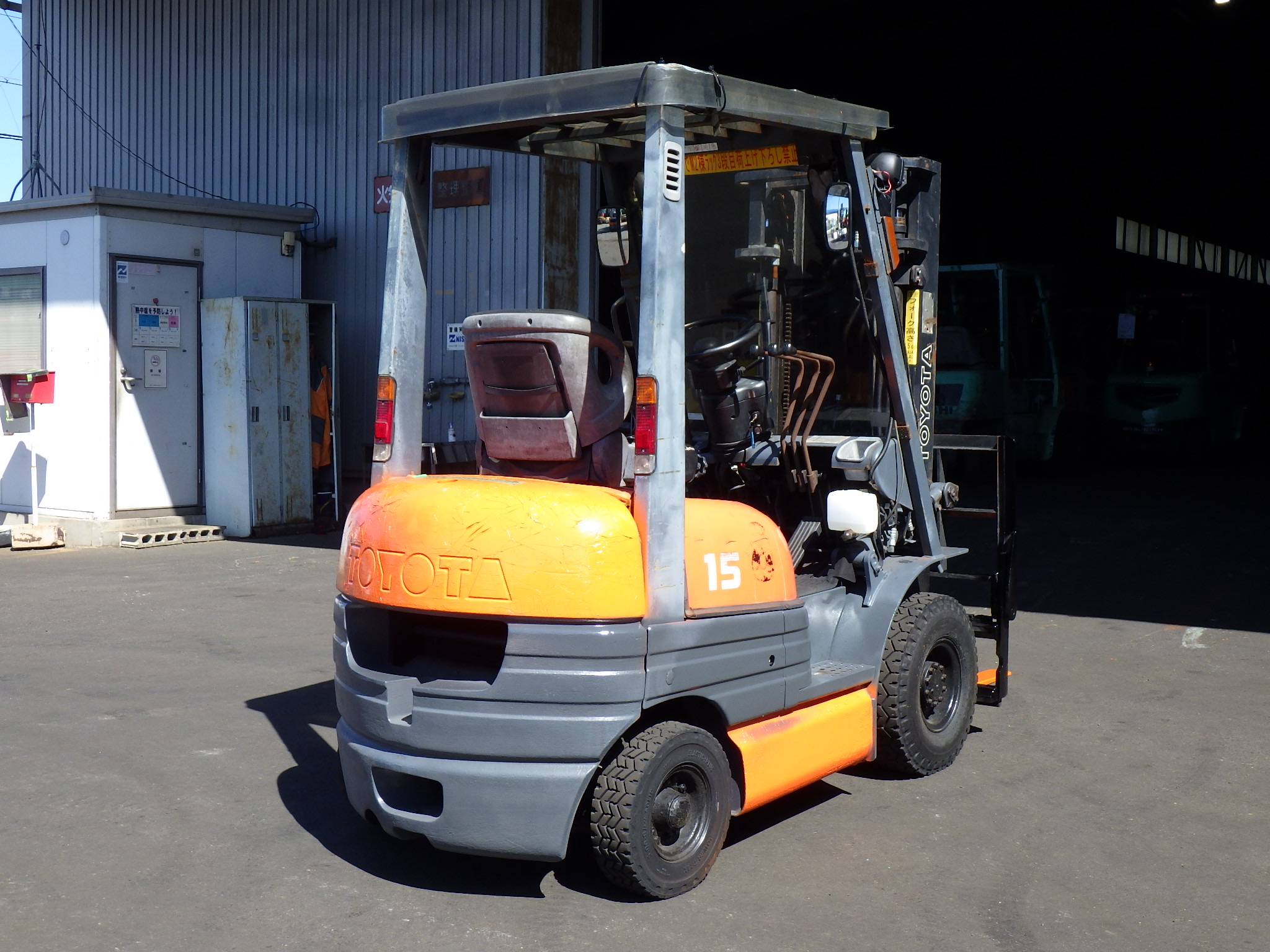 Xe nâng dầu 1,5 tấn TOYOTA 6FD15 số tự động, gật gù nhập Nhật