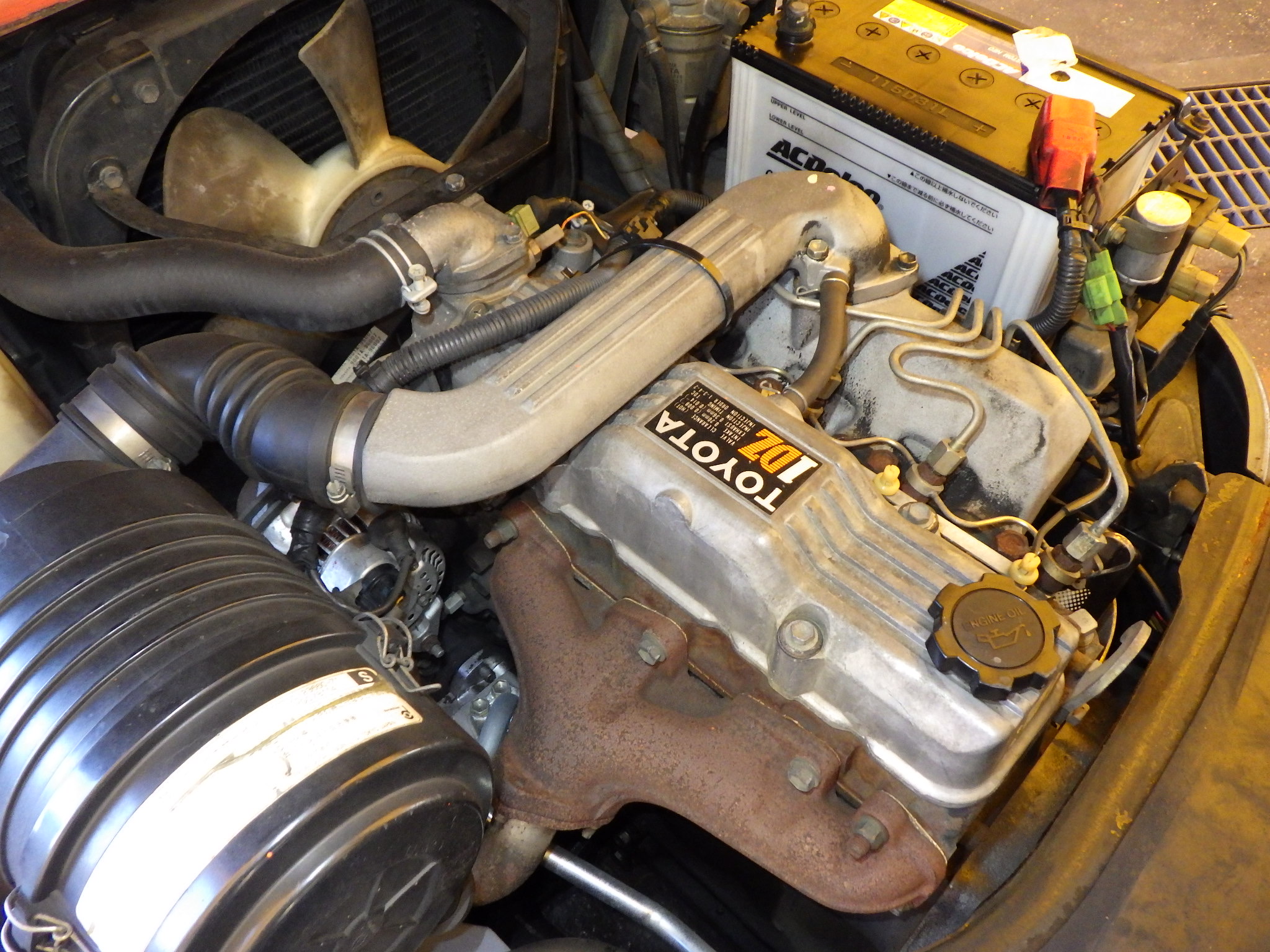 Xe nâng dầu 1,5 tấn TOYOTA 6FD15 số tự động, gật gù nhập Nhật