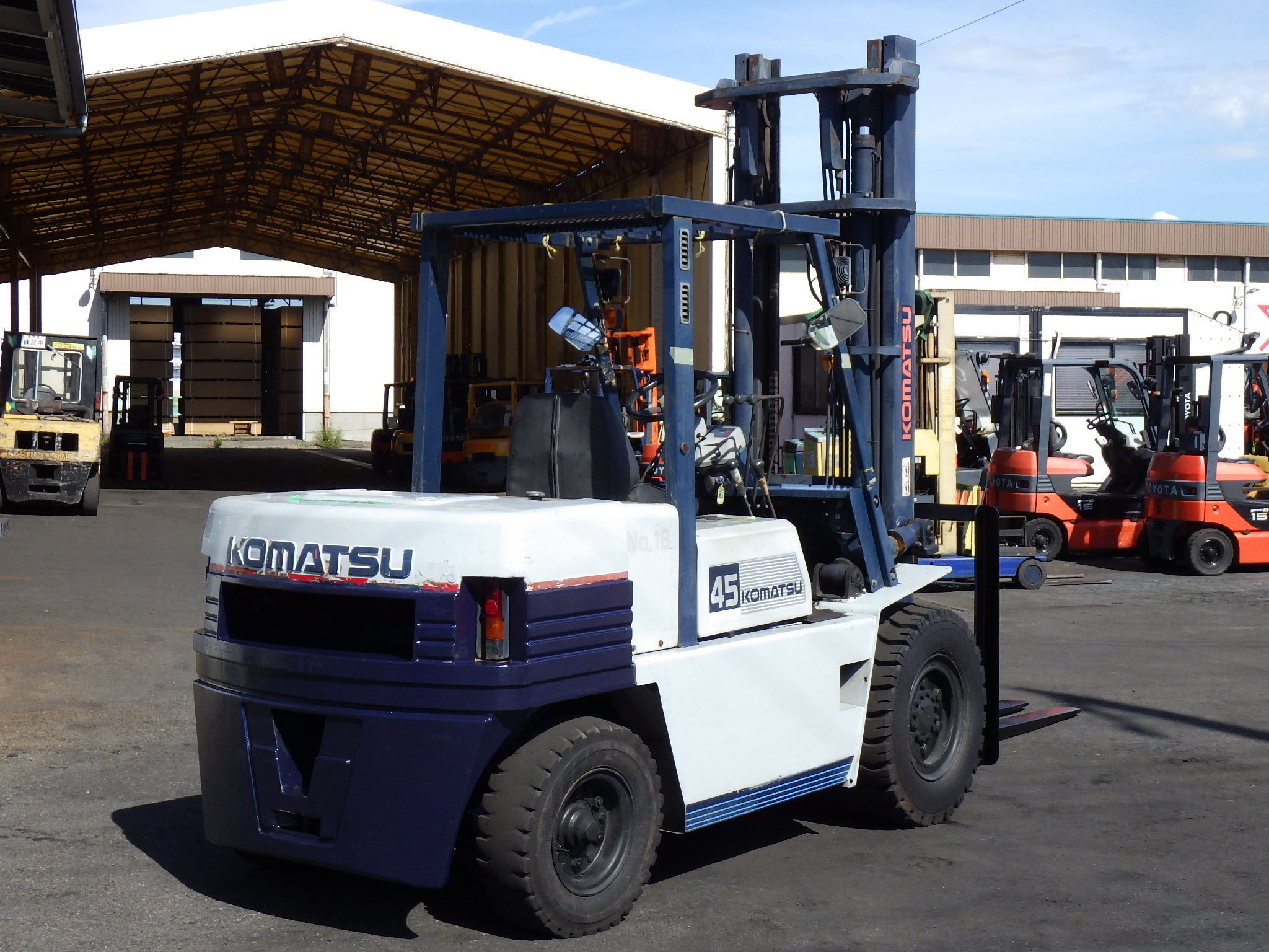 Xe nâng dầu 4,5 tấn KOMATSU FD45-5 số sàn, dịch giá Nhập Nhật cực đẹp