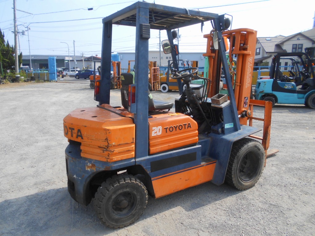 Xe nâng dầu 2 tấn TOYOTA 5FD20 số sàn, gật gù (lật đổ), lốp kép