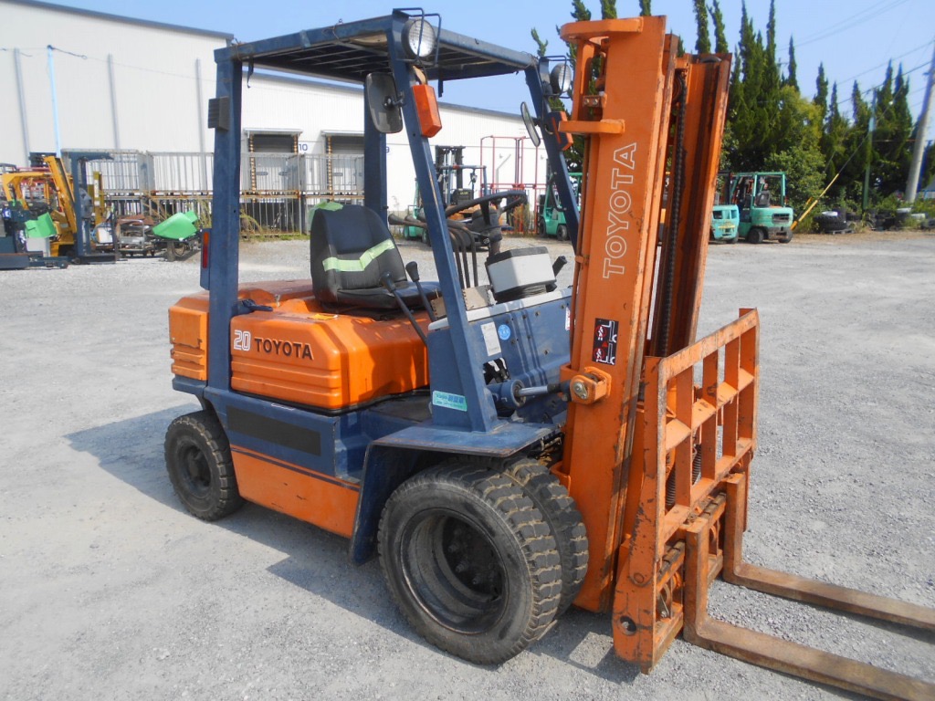 Xe nâng dầu 2 tấn TOYOTA 5FD20 số sàn, gật gù (lật đổ), lốp kép