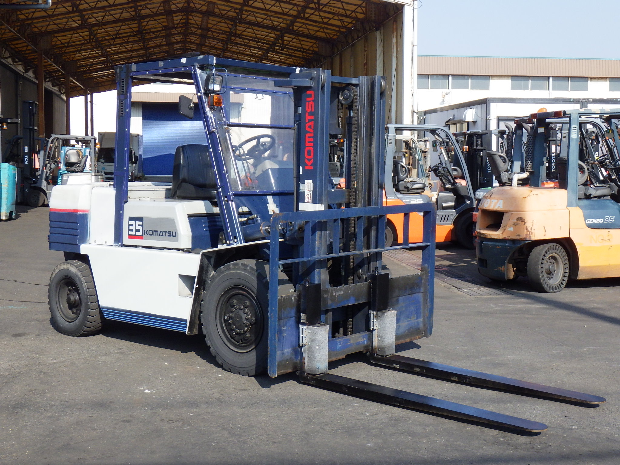 Xe nâng dầu 3,5 tấn KOMATSU FD35-5 số tự động nhập Nhật cực chất