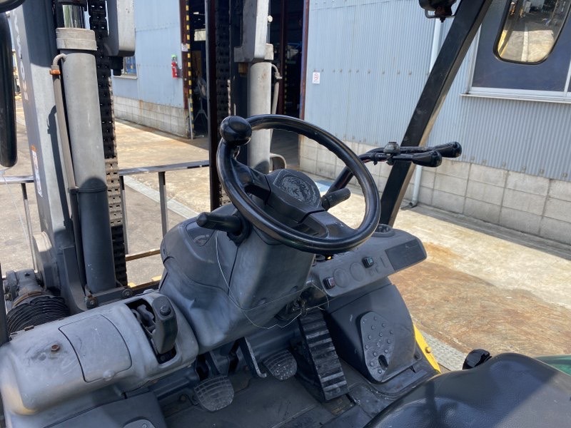 Xe nâng dầu 5 tấn KOMATSU FD50AT-10 đời 2009 cực đẹp, nhập khẩu từ Nhật Bản