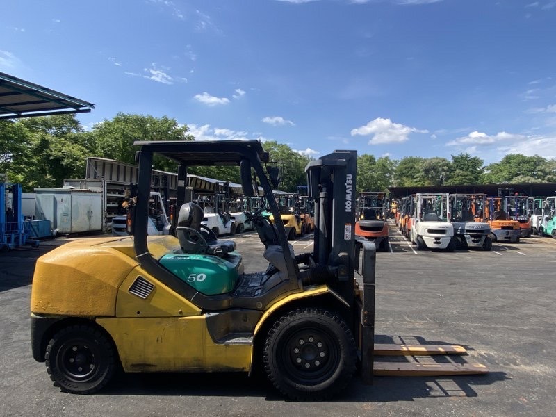 Xe nâng dầu 5 tấn KOMATSU FD50AT-10 đời 2009 cực đẹp, nhập khẩu từ Nhật Bản