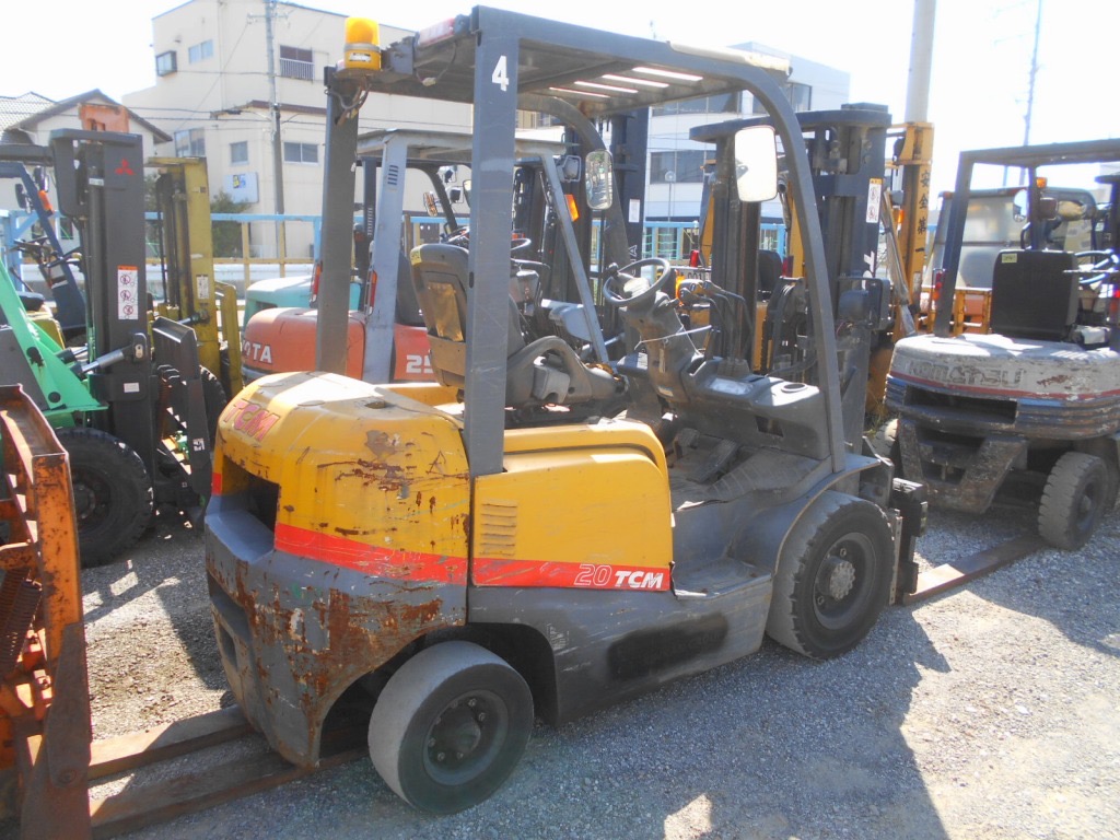 Xe nâng dầu 2 tấn TCM FD20T3 số tự động, chui container, mâm xoay