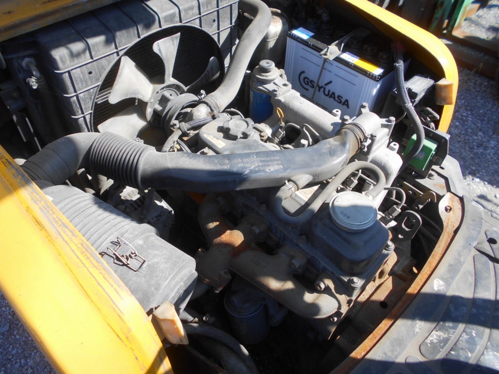 Xe nâng dầu 2 tấn TCM FD20T3 số tự động, chui container, mâm xoay