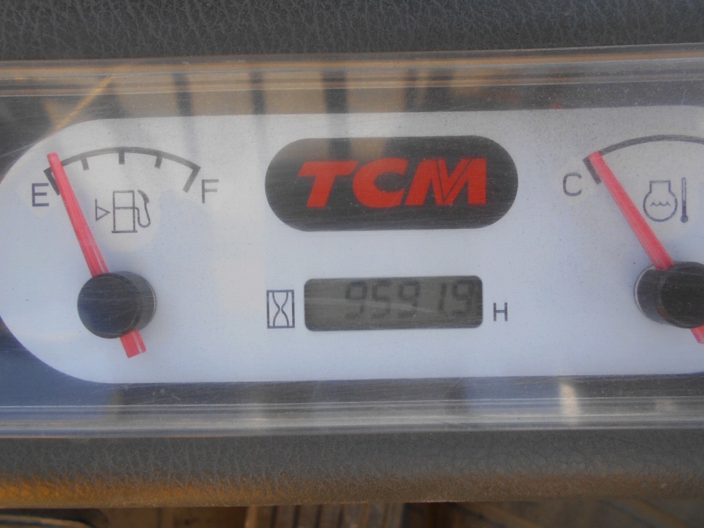 Xe nâng dầu 2 tấn TCM FD20T3 số tự động, chui container, mâm xoay