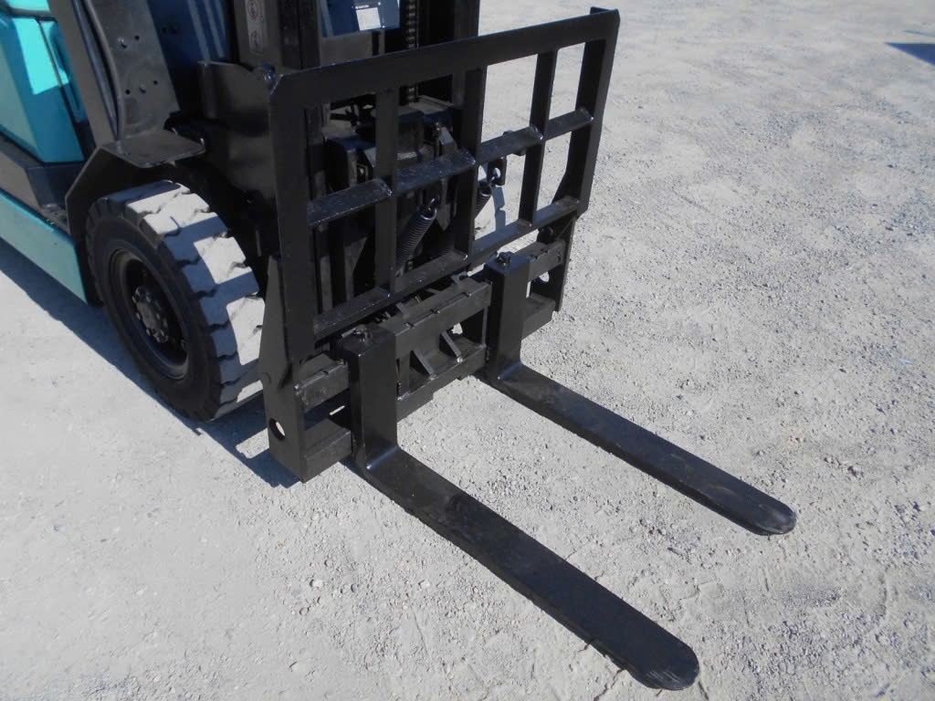 Xe nâng dầu 2,5 tấn SUMITOMO 11-FD25PVIIXA số tự động, gật gù cực đẹp nhập Nhật