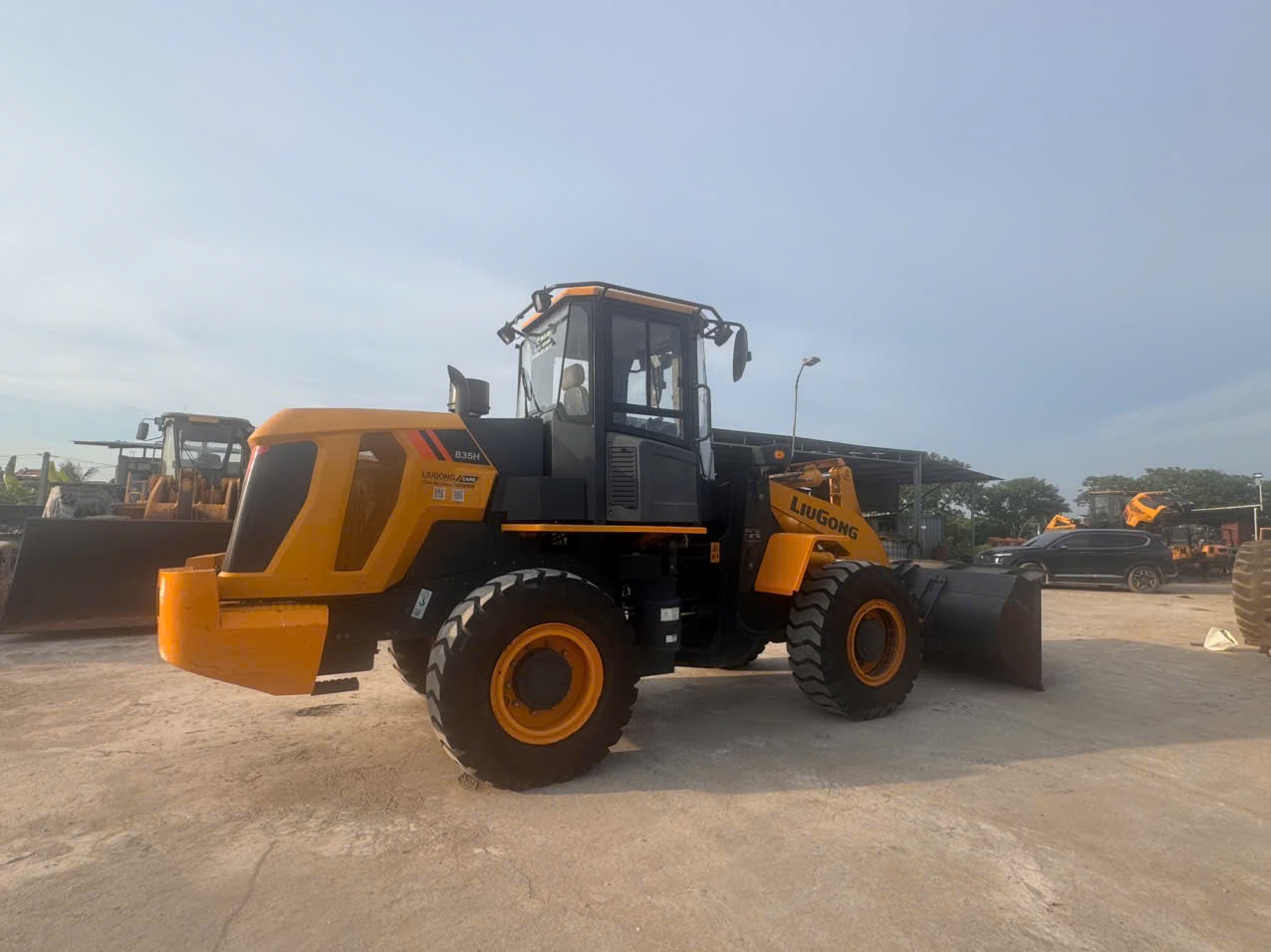 Xúc lật cũ LIUGONG 835H–Gầu 2,3 khối–Đời 2020 Máy hoạt động ít, như mới