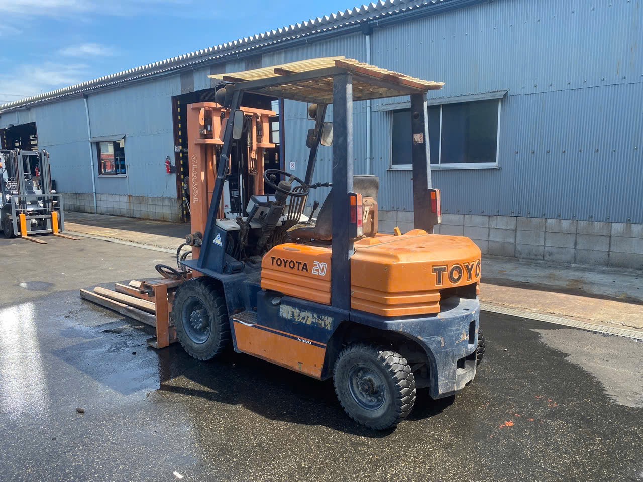 Xe nâng dầu 2 tấn TOYOTA 5FD20 số sàn Nhập Nhật giá rẻ