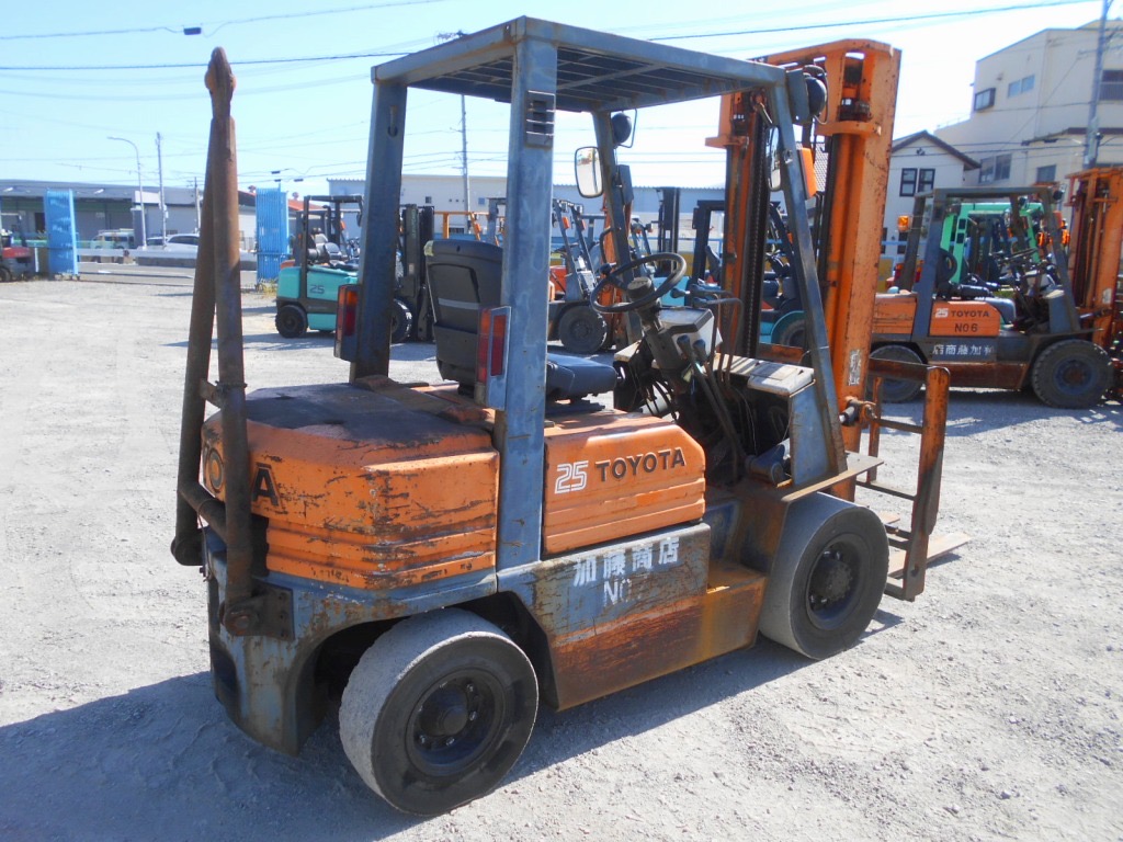 Xe nâng dầu 2,5 tấn TOYOTA 5FD25 số sàn, gật gù (lật đổ) Nhập Nhật