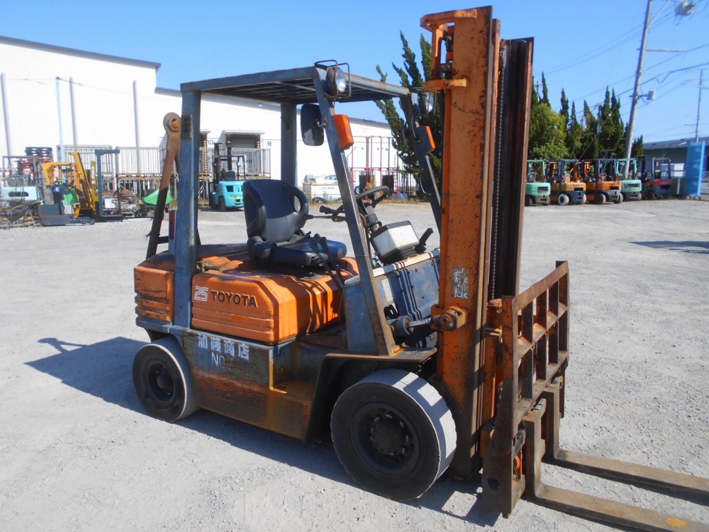Xe nâng dầu 2,5 tấn TOYOTA 5FD25 số sàn, gật gù (lật đổ) Nhập Nhật